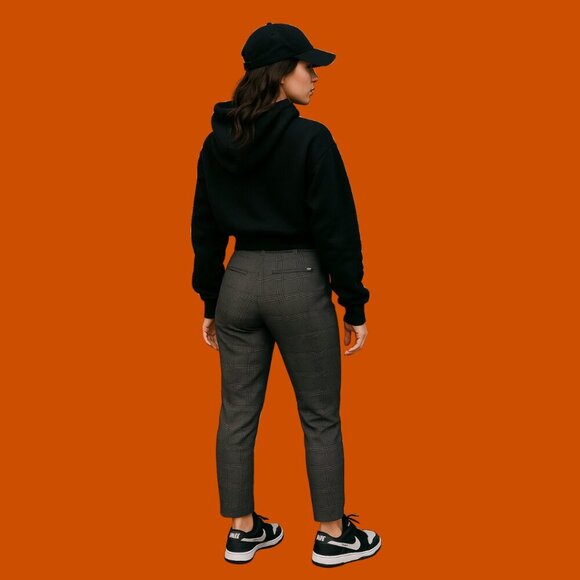 ✨ Calvin Klein Pull-On Plaid Slim Dress Pants – Size 8 | Flattering & Comfy ✨ - Picture 2 of 9